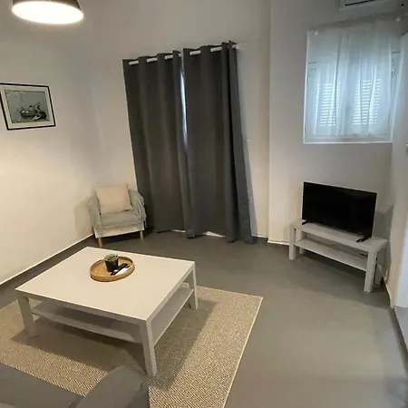 Ξενοδοχείο με διαμερίσματα Spanos - 4*